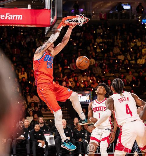 三分火热！卡姆-斯潘塞全场命中率100%，轰下20分2篮板4助攻